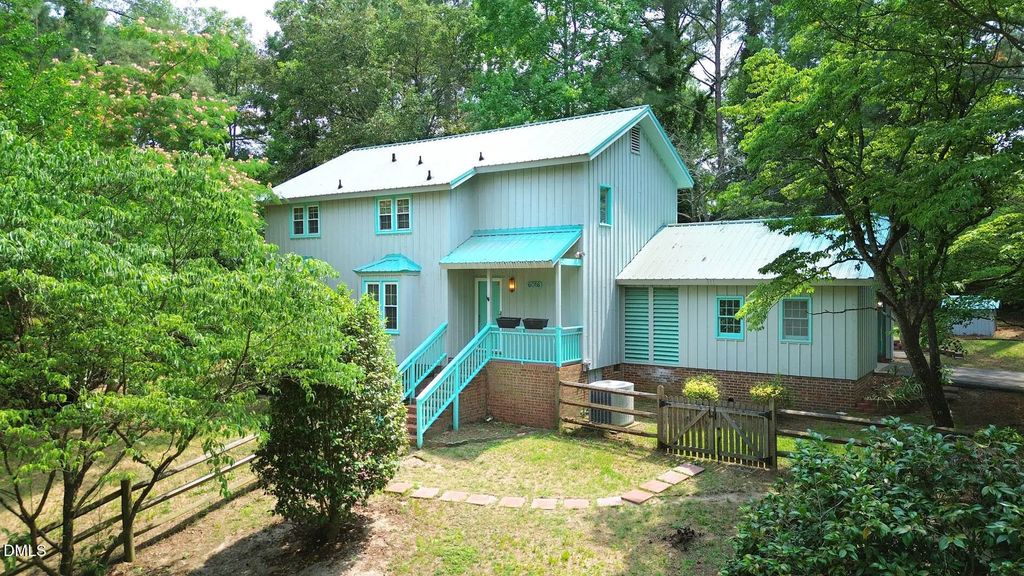 6016 Thrush Circle, Sanford