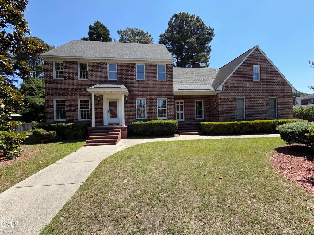 345 Courtyard Lane, Fayetteville