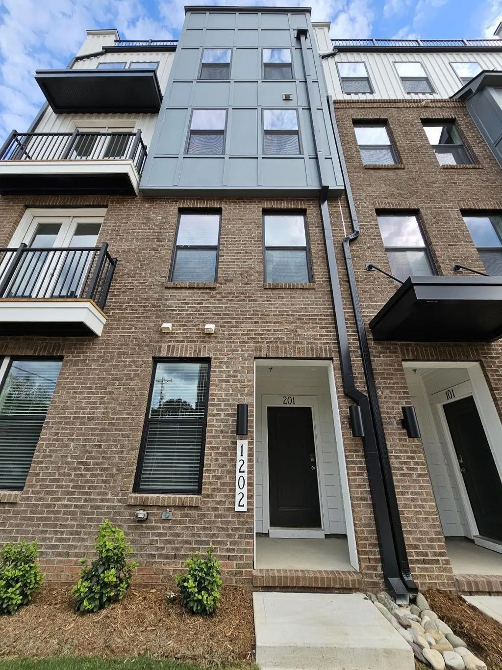 1202 Coach Sta Alley 201, Raleigh