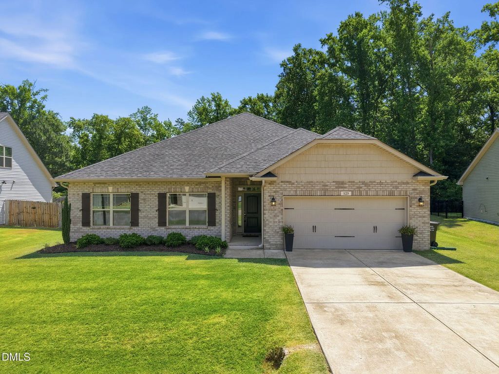 123 Woodwater Circle, Lillington