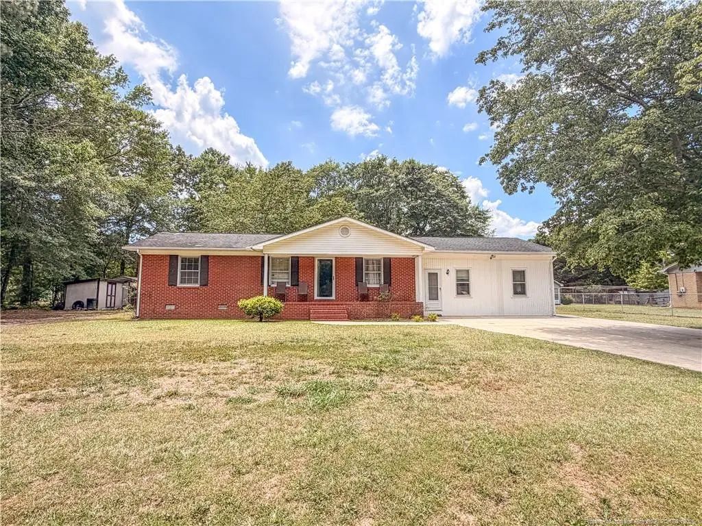 153 Pine Circle, Rockingham