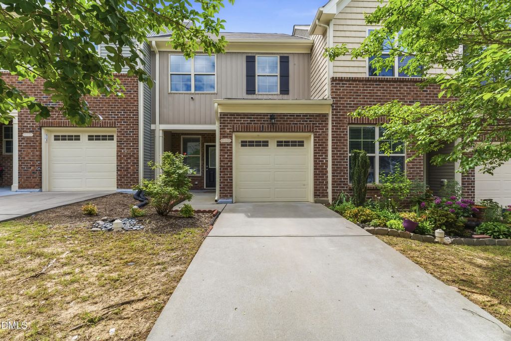 707 Davenbury Way, Cary