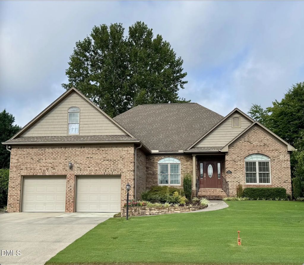 5008 Windsor Court, Elon