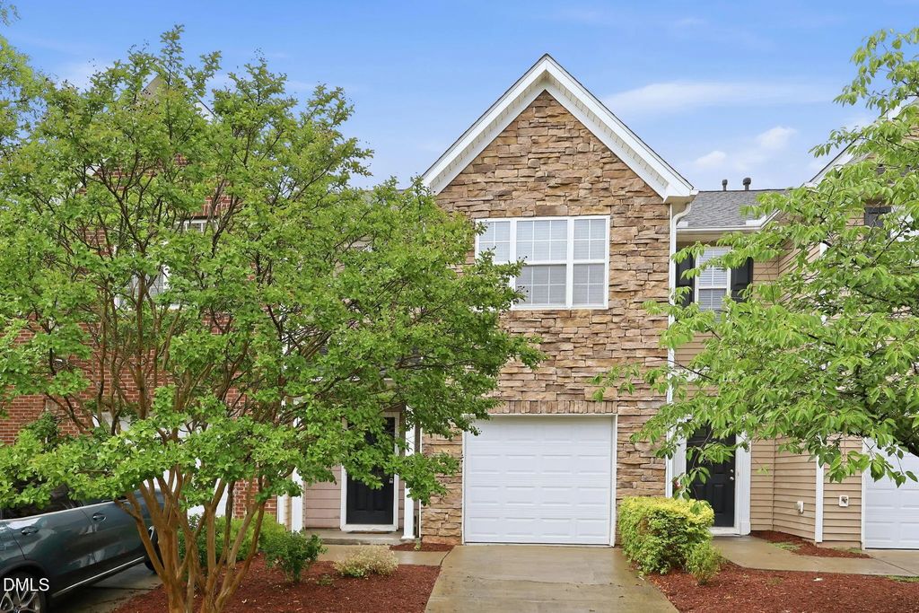 527 Writers Way, Morrisville