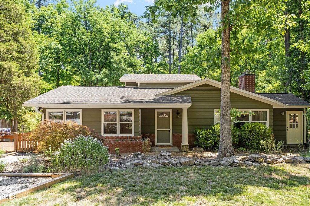 123 Windsor Circle, Chapel Hill