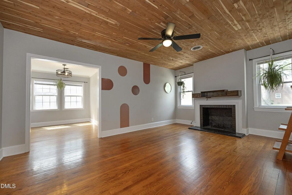 907 S 2nd Street, Smithfield