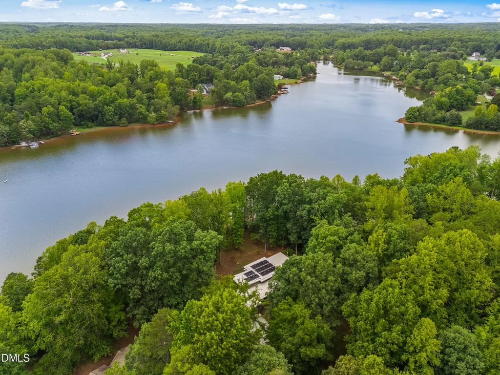 928 Shorefront Lane, Hillsborough