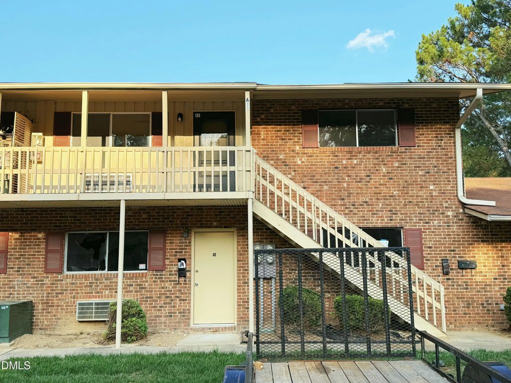 130 S Estes A11, Chapel Hill