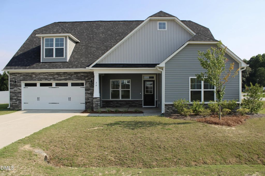 20 E Sand Luggs Court, Angier