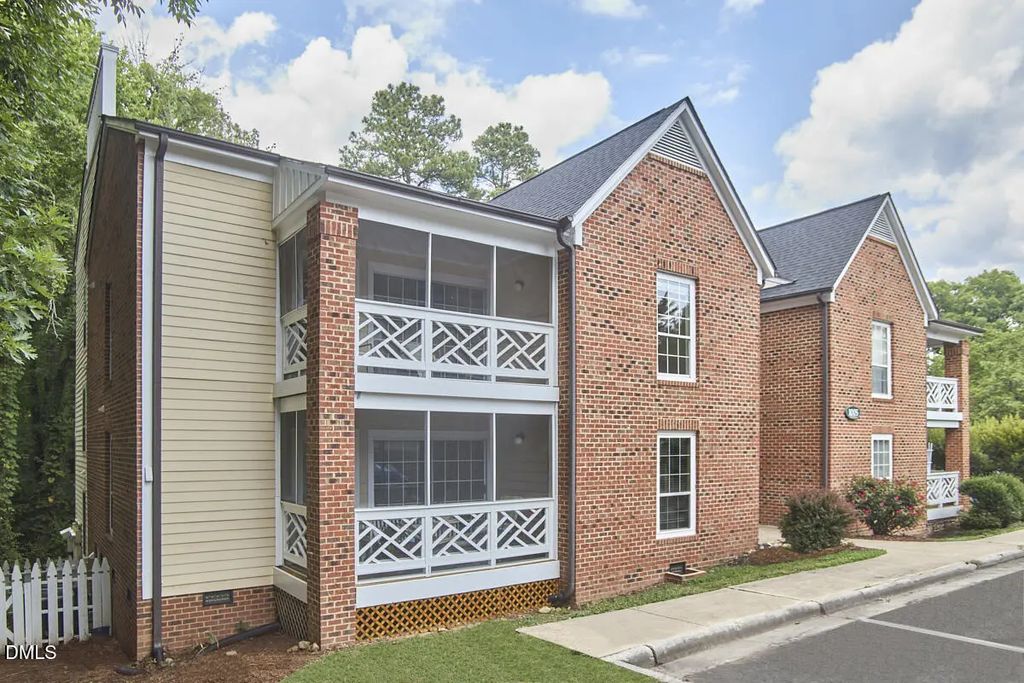 1005 Kingswood Drive E, Chapel Hill