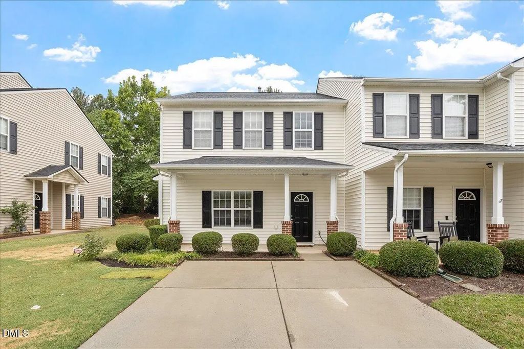 204 Cline Falls Drive, Holly Springs