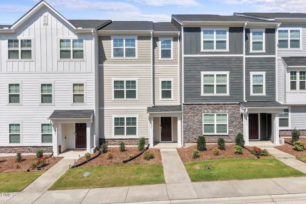 1009 Belloak Way, Durham