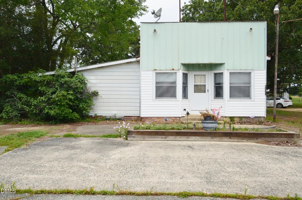 8671 S Nc 49 Highway, Snow Camp