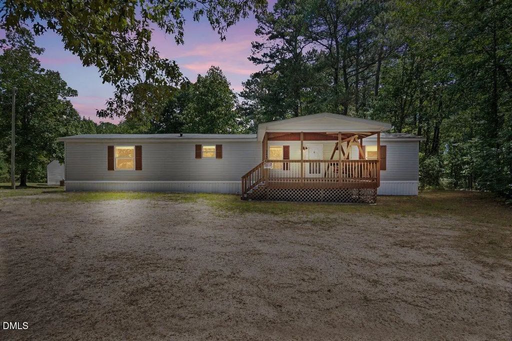 243 Violet Lane, Coats