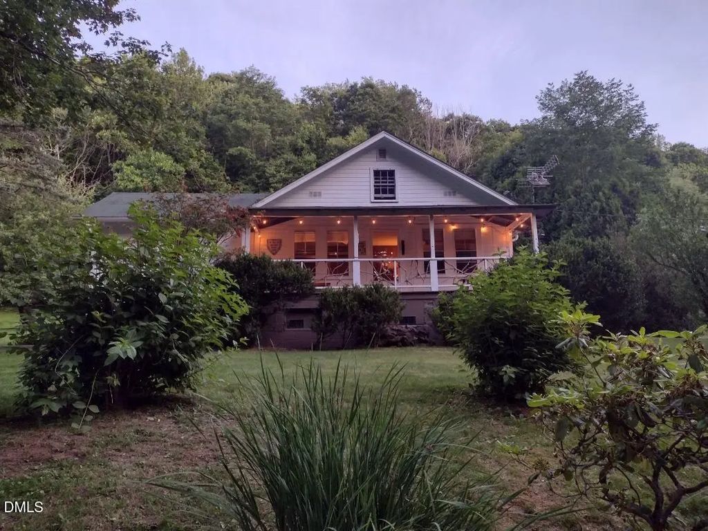 659 Chestnut Grove Road, Spruce Pine