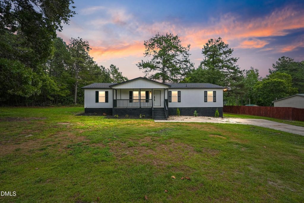 911 Heritage Way, Cameron