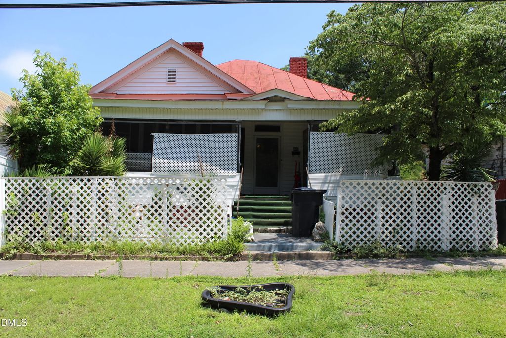 406 N Leslie Street, Goldsboro