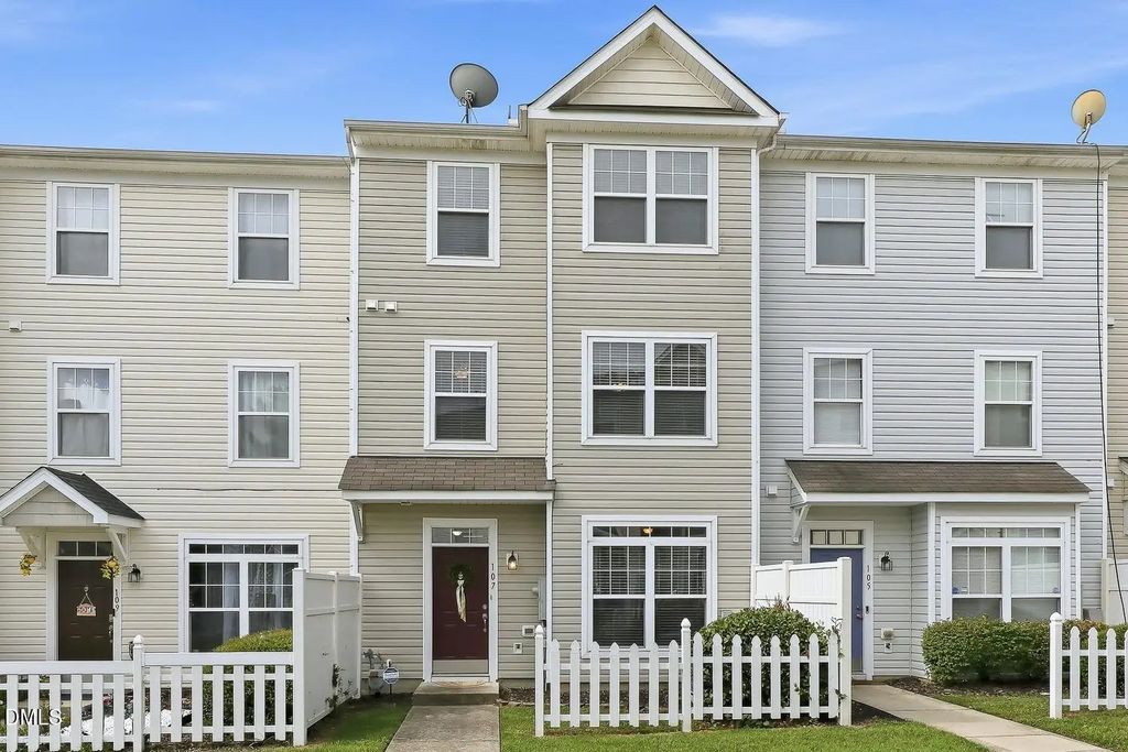 8620 Neuse Club Lane 107, Raleigh