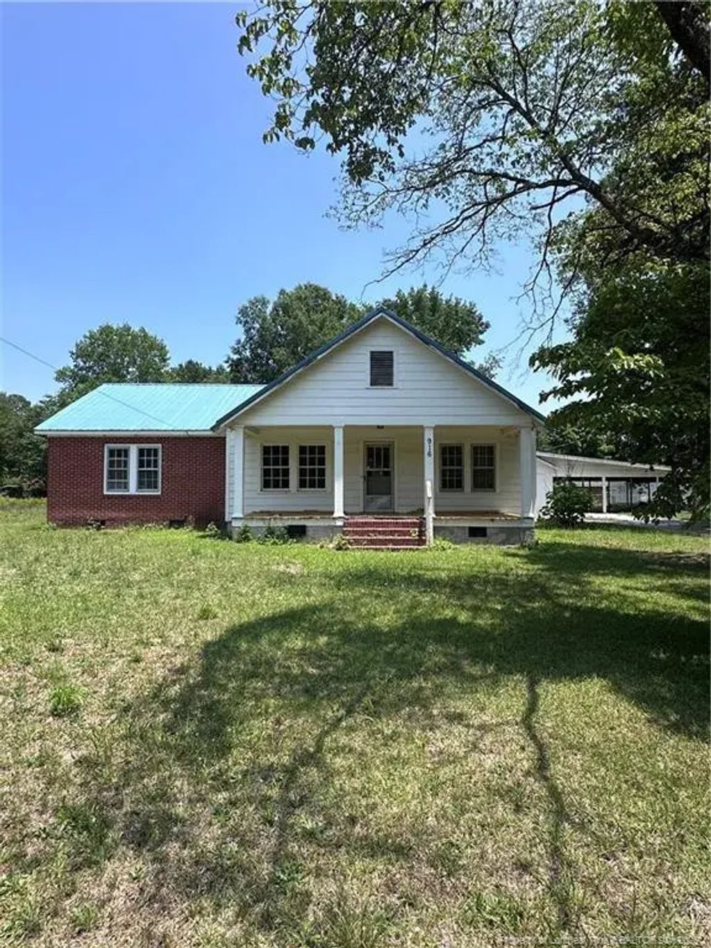 916 Aberdeen Road, Laurinburg