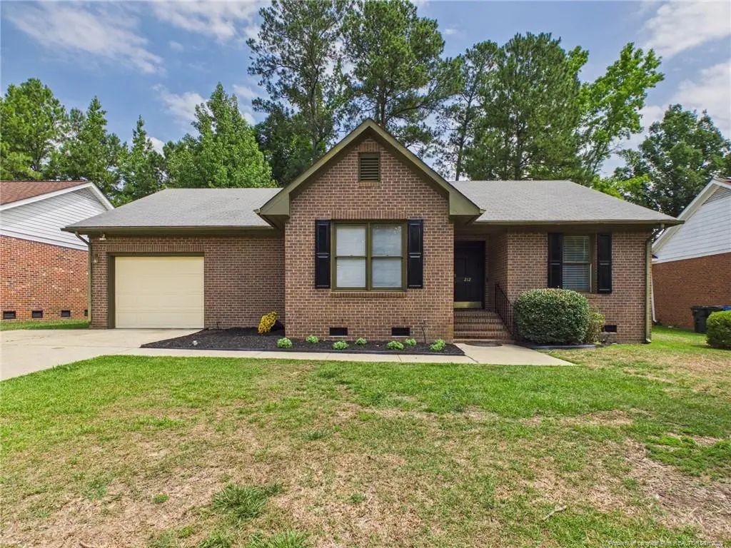 212 Fair Oaks Drive, Fayetteville