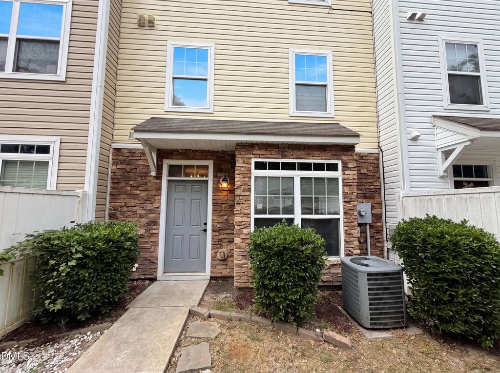 321 Gilman Lane 109, Raleigh