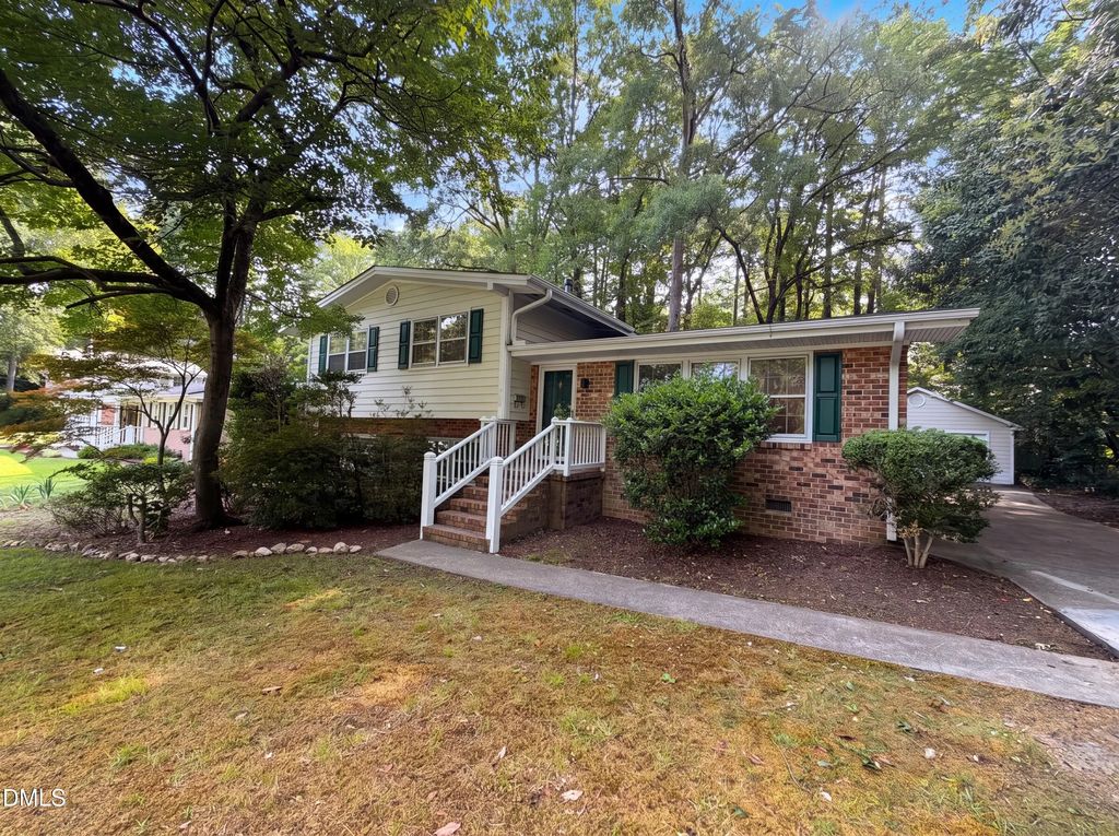 917 Hillview Drive, Cary