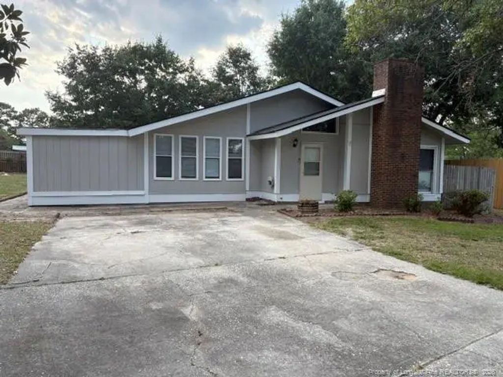 5613 Bowman Court, Fayetteville