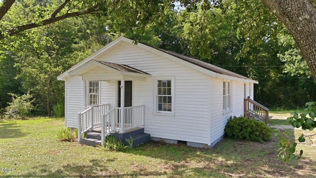 895 Stewart Road, Four Oaks