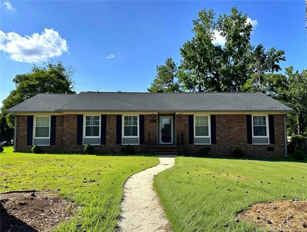 6221 Cool Shade Drive, Fayetteville