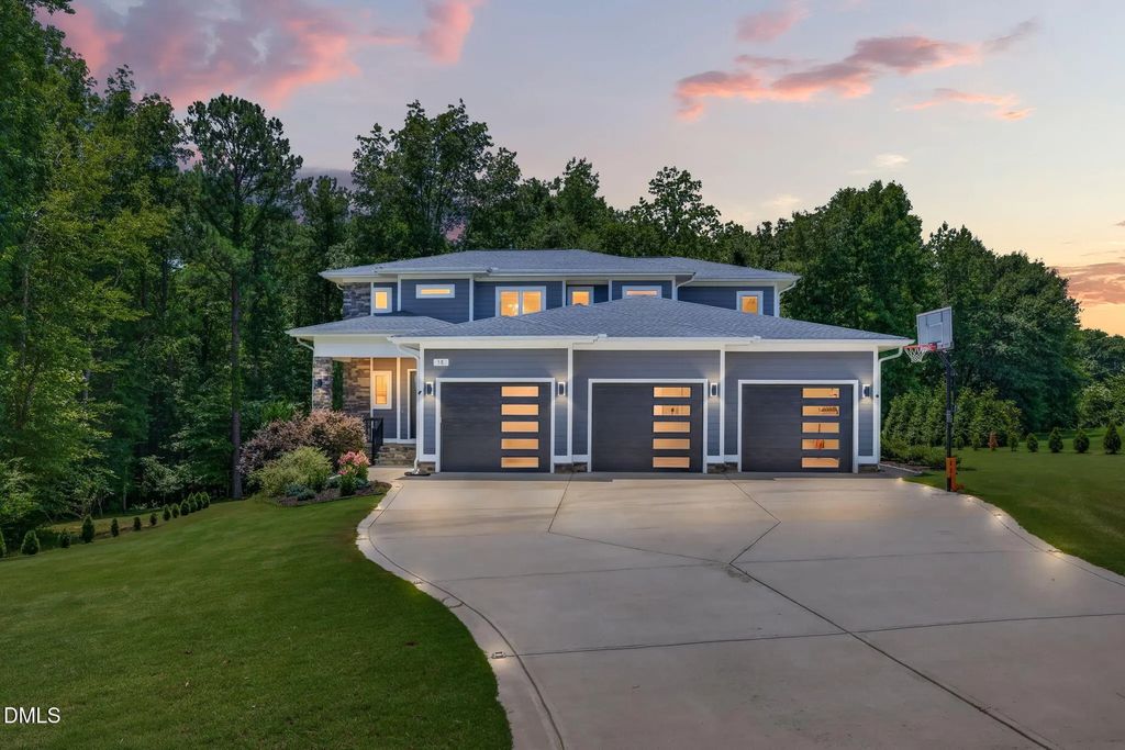 58 Arrezzo Drive, Clayton