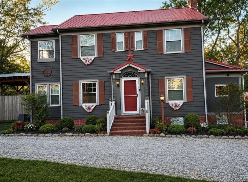 205 N College Street, Red Springs