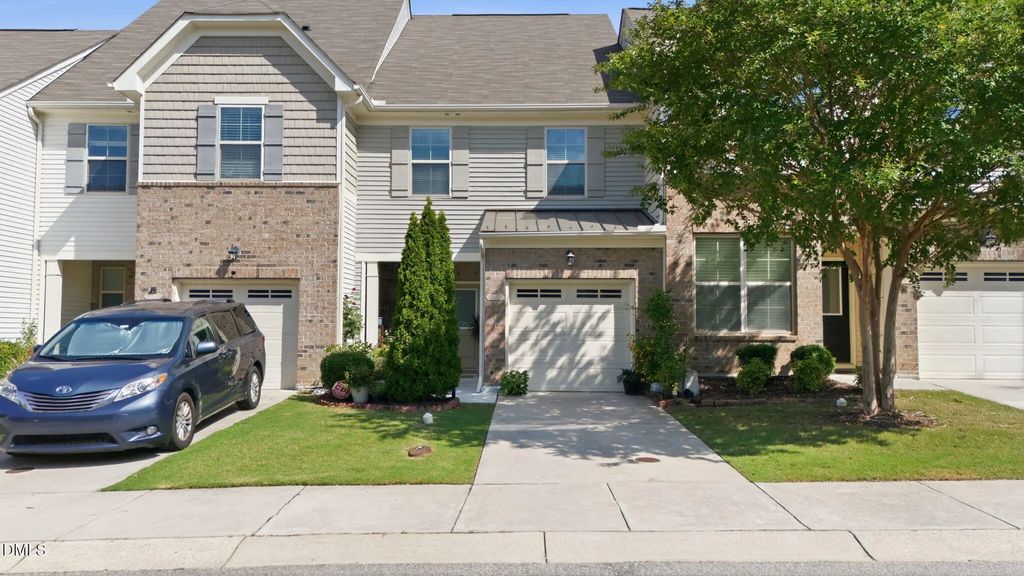 734 Davenbury Way, Cary