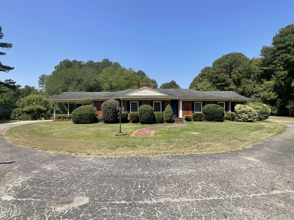 1206 E Cumberland Street, Dunn