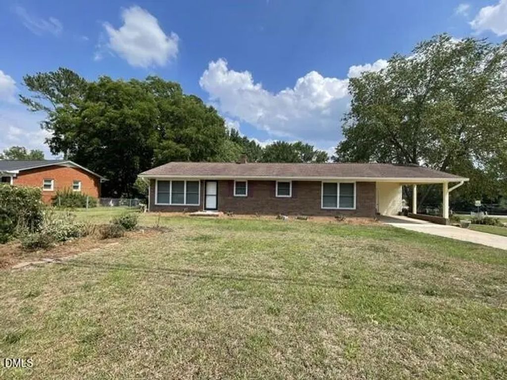 384 E Wimberly Street, Angier