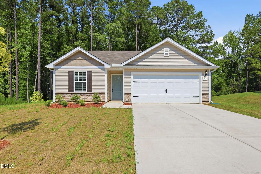 90 Everglade Way, Angier