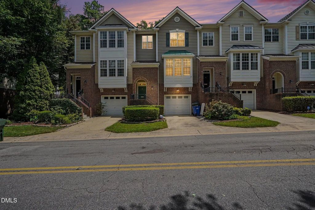 5453 Crescentview Parkway, Raleigh