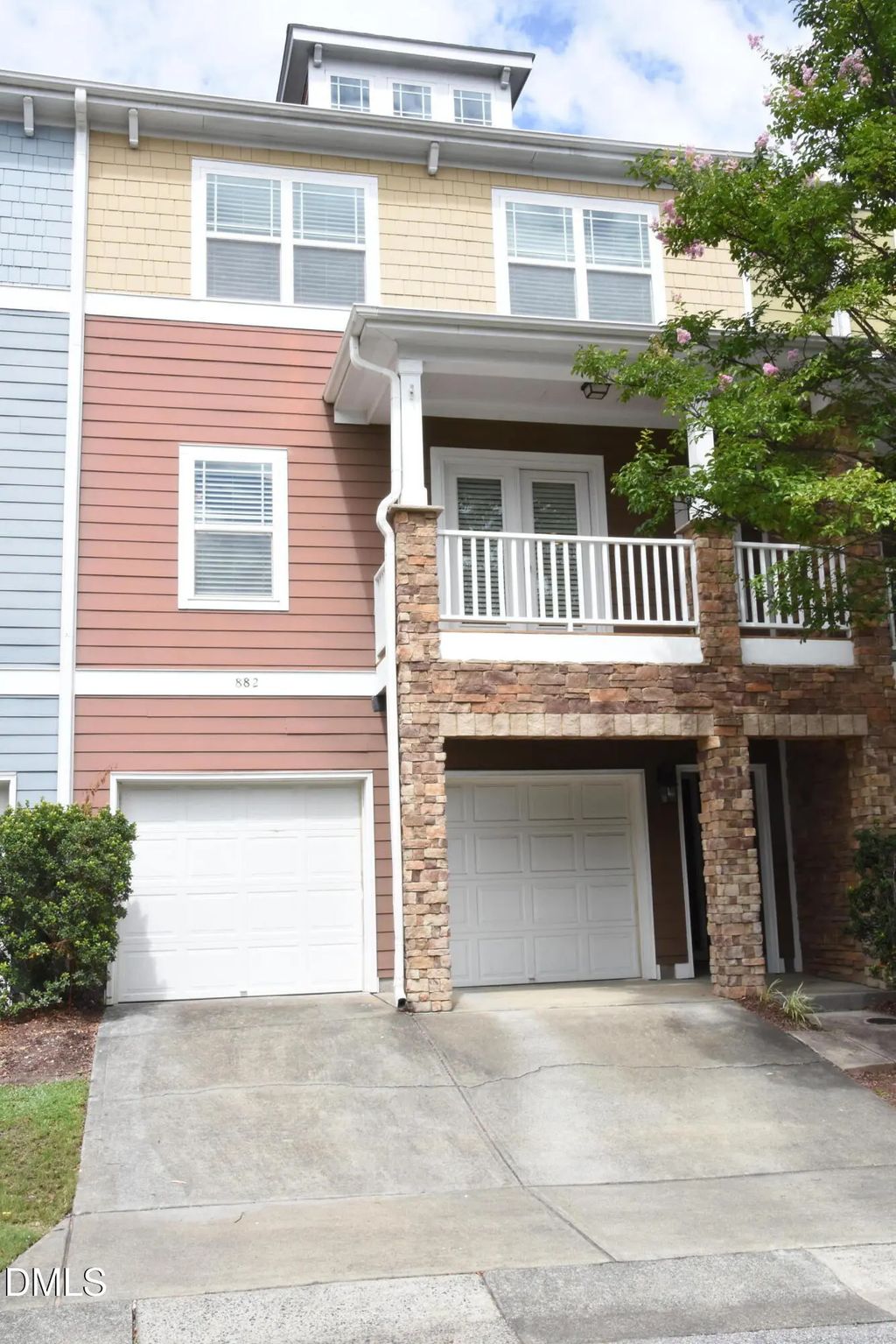 882 Queen City Crescent, Apex