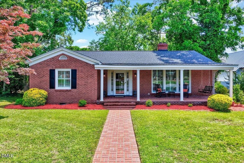 402 N Main Street, Four Oaks