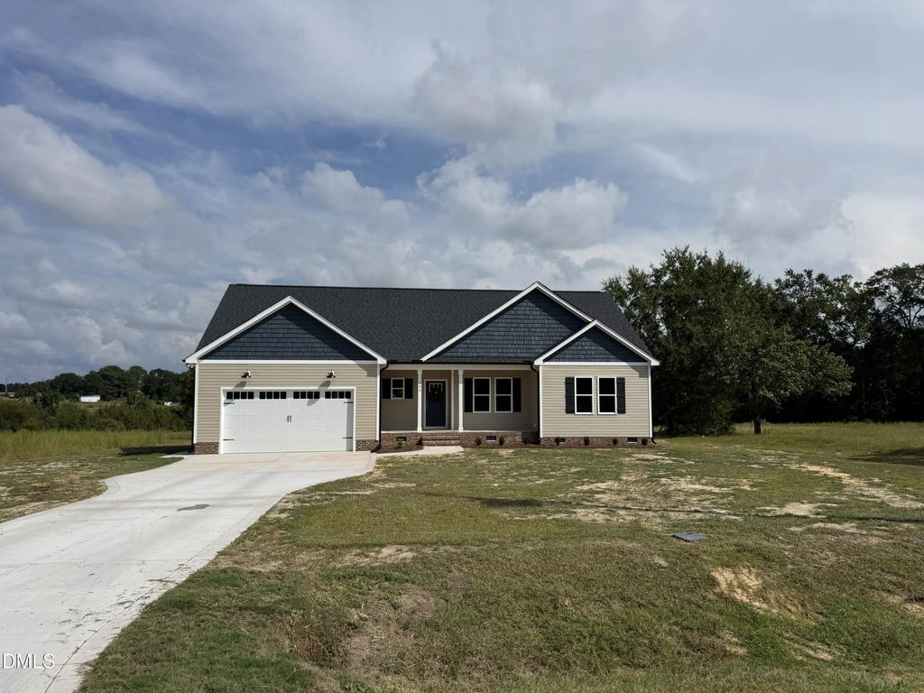 430 Chic Ennis Road, Coats