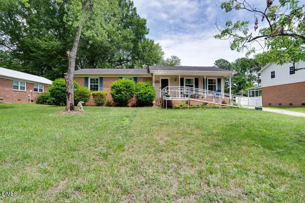 1912 Middlewood Court, High Point