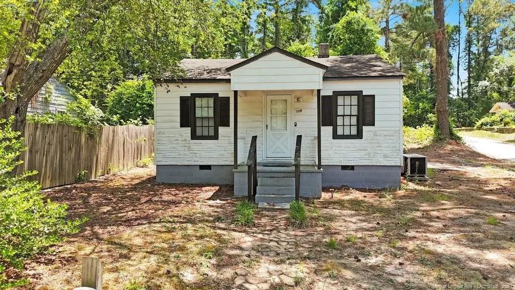709 Lakeland Street, Fayetteville