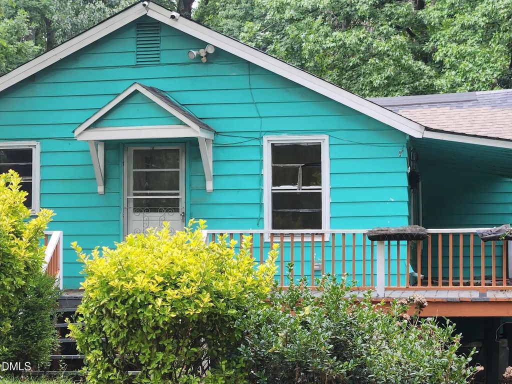 1809 N Salem Street, Apex