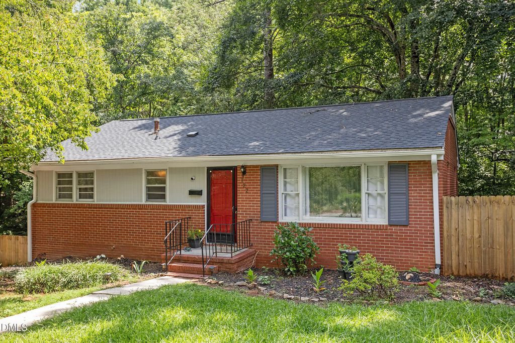 122 Taylor Street, Chapel Hill