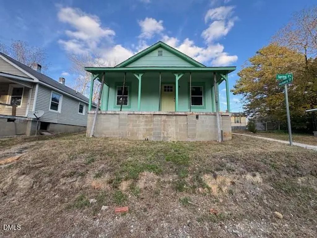 402 Spring Court, Henderson