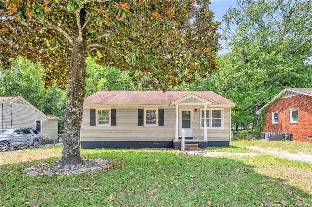 713 Commerce Street, Fayetteville