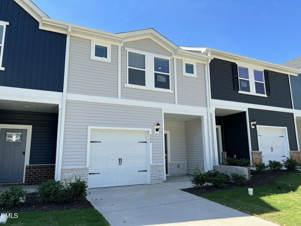808 Stream View Court, Mebane