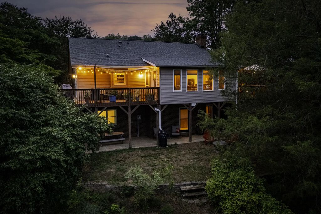 1112 Meadowbrook Trail, Hillsborough