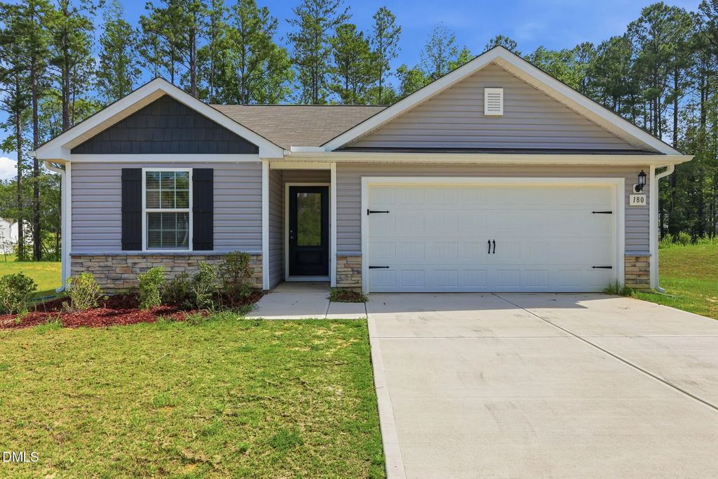 180 Everglade Way, Angier