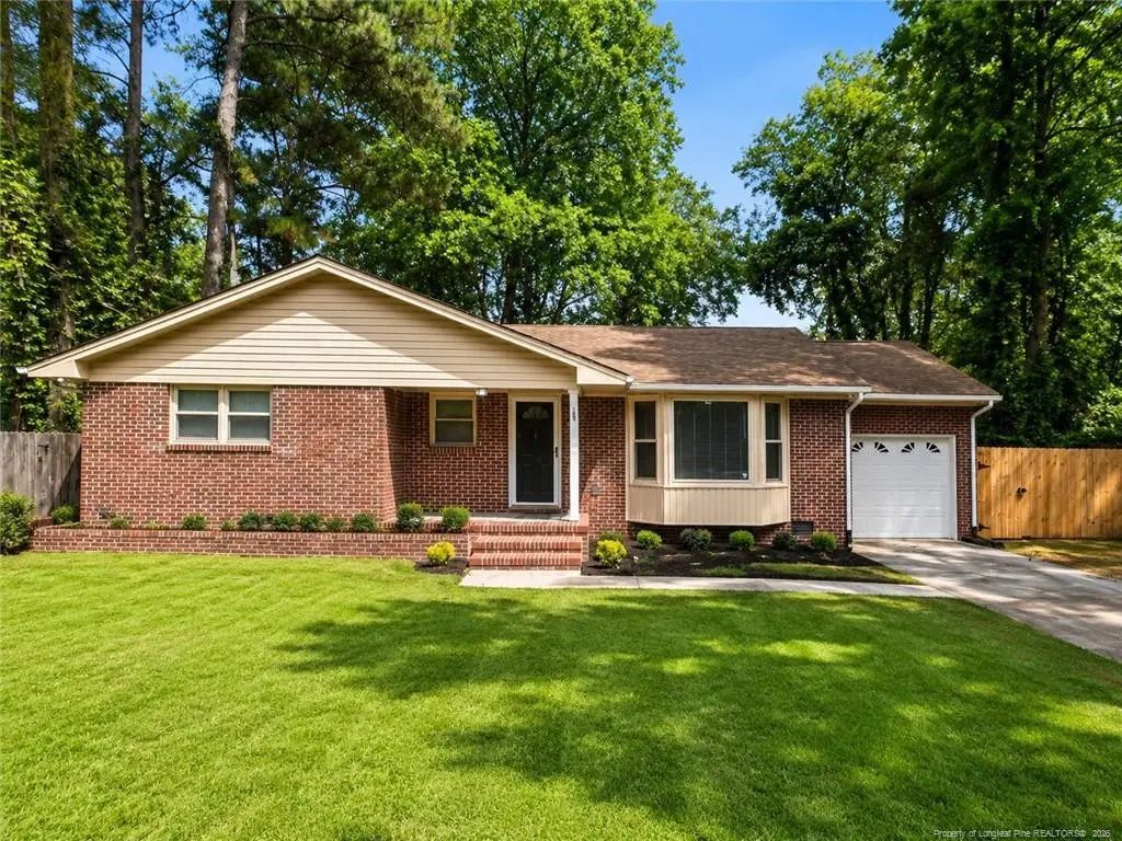107 S 1st Street, Maxton