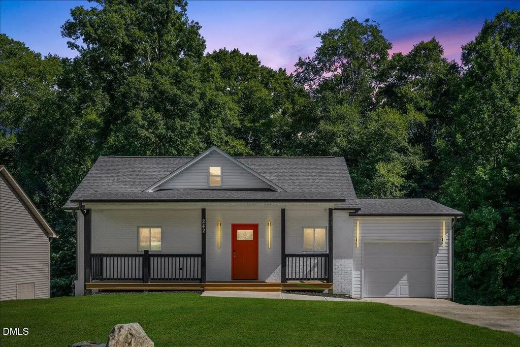 242 Oakdale Avenue, Clayton